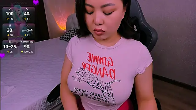 Snapshot of HinaJeen chatting on 12-05-25, 09:18 HinaJeen online show from 12-05-25, 09:18