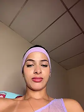 Snapshot of violetta-brown1 chatting on 03-05-26, 03:02 violetta-brown1 online show from 03-05-26, 03:02