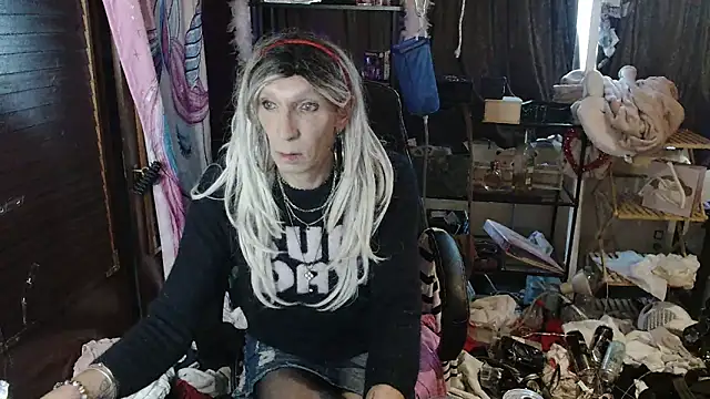 Ombeline1 online show from 10-04-25, 07:39