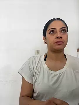 Snapshot of Juana19 chatting on 10-18-25, 04:30 Juana19 online show from 10-18-25, 04:30