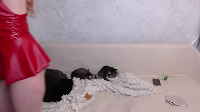 Olivia Winston online show from 11-14-25, 12:20