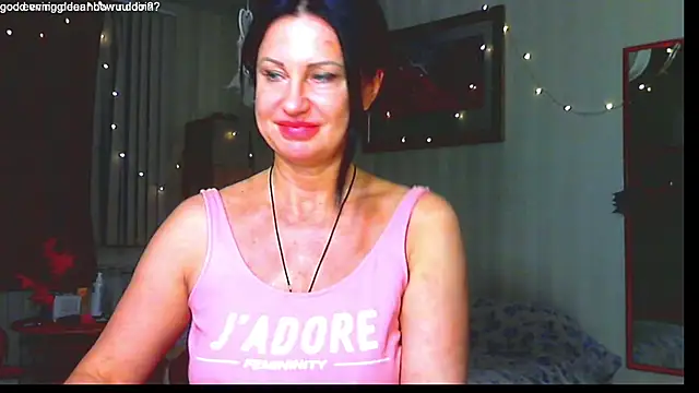 Snapshot of hornymommy69_ chatting on 12-18-24, 08:14 hornymommy69 online show from 12-18-24, 08:14