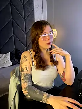 SophiePure online show from 10-13-25, 08:42