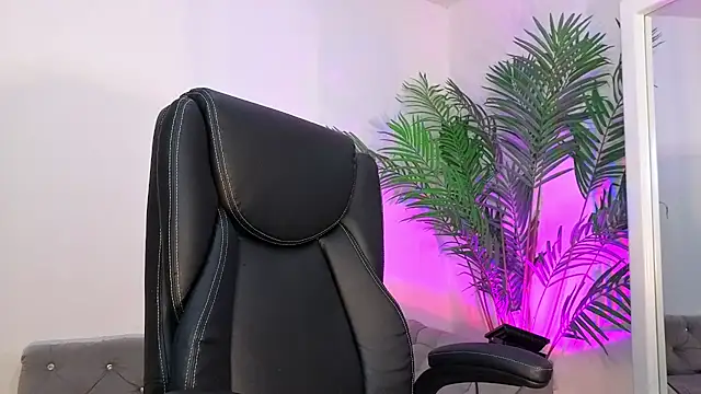 Snapshot of alina_cruz chatting on 11-04-25, 10:31 alina cruz online show from 11-04-25, 10:31