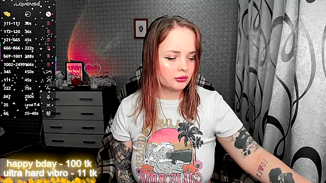 Snapshot of flower_sarah_ chatting on 11-22-25, 10:20 flower sarah online show from 11-22-25, 10:20