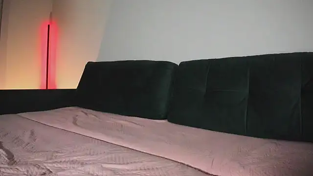 Midnight Mi online show from 02-16-25, 03:27