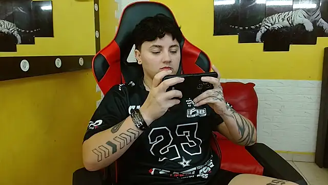 isabeautyx19 online show from 11-13-25, 03:16