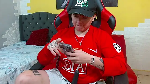 isabeautyx19 online show from 02-12-26, 01:00