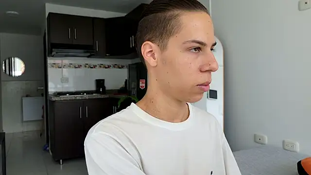 Snapshot of grey___27 chatting on 02-19-25, 02:55 grey 27 online show from 02-19-25, 02:55