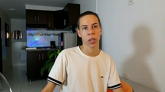 Snapshot of grey___27 chatting on 02-20-25, 10:48 grey 27 online show from 02-20-25, 10:48