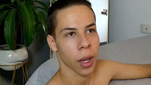 Snapshot of grey___27 chatting on 02-20-25, 11:10 grey 27 online show from 02-20-25, 11:10