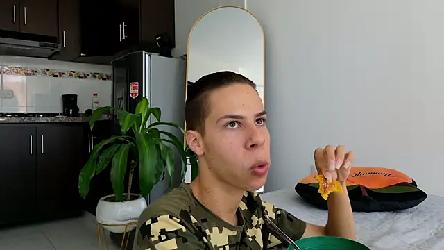 Snapshot of grey___27 chatting on 02-21-25, 05:20 grey 27 online show from 02-21-25, 05:20