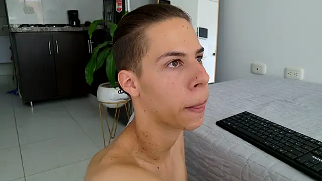 Snapshot of grey___27 chatting on 02-21-25, 08:27 grey 27 online show from 02-21-25, 08:27