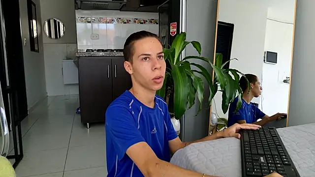 Snapshot of grey___27 chatting on 02-25-25, 05:36 grey 27 online show from 02-25-25, 05:36