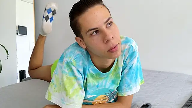 Snapshot of grey___27 chatting on 02-26-25, 02:25 grey 27 online show from 02-26-25, 02:25