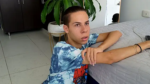 Snapshot of grey___27 chatting on 02-28-25, 07:03 grey 27 online show from 02-28-25, 07:03