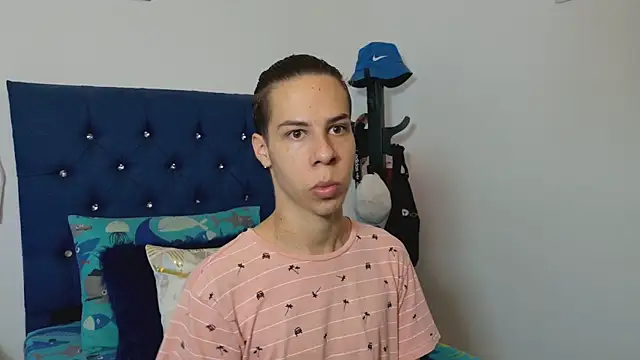 Snapshot of grey___27 chatting on 03-09-25, 11:25 grey 27 online show from 03-09-25, 11:25