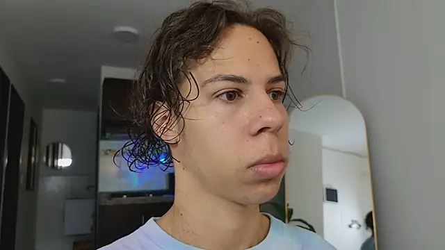 Snapshot of grey___27 chatting on 03-19-25, 11:17 grey 27 online show from 03-19-25, 11:17