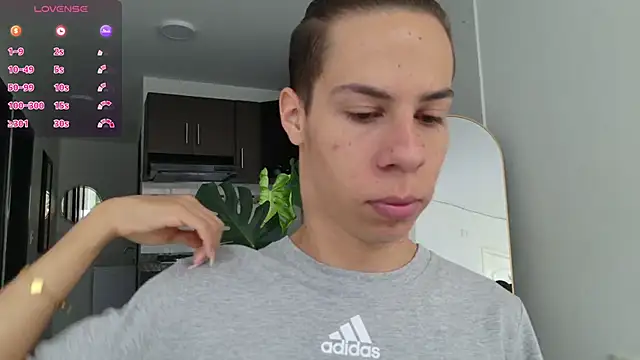 Snapshot of grey___27 chatting on 09-17-25, 12:07 grey 27 online show from 09-17-25, 12:07