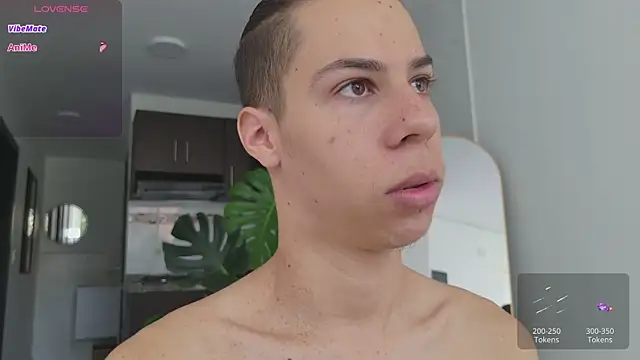 Snapshot of grey___27 chatting on 10-10-25, 12:15 grey 27 online show from 10-10-25, 12:15