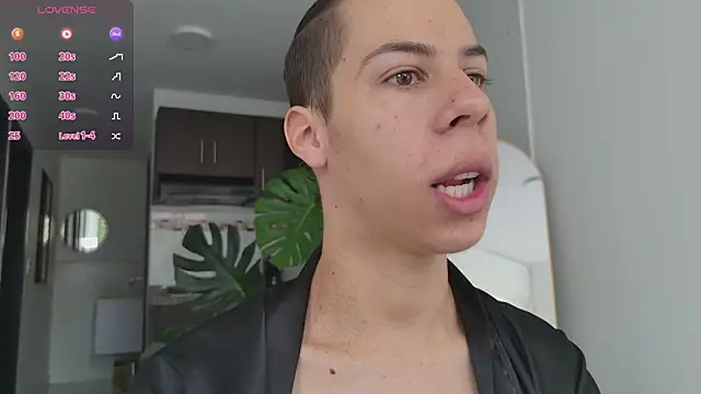 Snapshot of grey___27 chatting on 10-22-25, 12:16 grey 27 online show from 10-22-25, 12:16