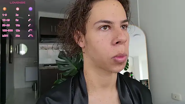 Snapshot of grey___27 chatting on 11-17-25, 12:33 grey 27 online show from 11-17-25, 12:33