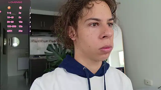 Snapshot of grey___27 chatting on 11-25-25, 12:27 grey 27 online show from 11-25-25, 12:27