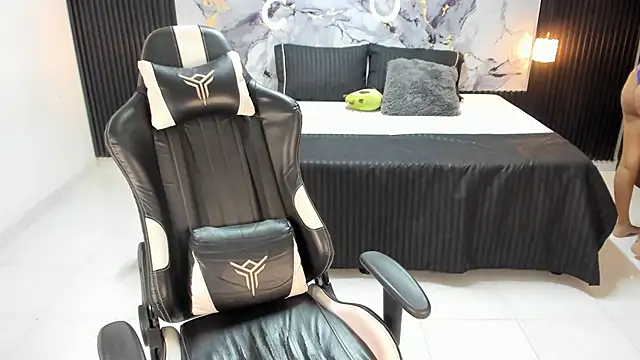 Ivy 16 online show from 02-21-25, 12:06