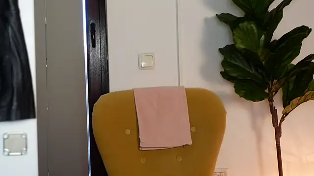 NinaCrystal1 online show from 04-06-26, 05:08