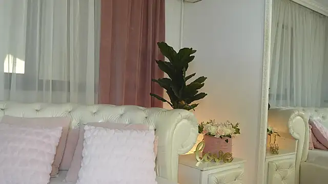 Snapshot of NinaCrystal1 chatting on 07-20-26, 10:39 NinaCrystal1 online show from 07-20-26, 10:39