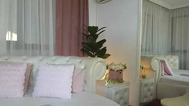 Snapshot of NinaCrystal1 chatting on 07-23-26, 10:13 NinaCrystal1 online show from 07-23-26, 10:13