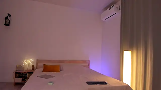 Snapshot of loove_melody chatting on 10-15-25, 05:57 loove melody online show from 10-15-25, 05:57