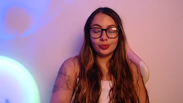 Snapshot of lalawhitte chatting on 12-19-25, 09:44 lalawhitte online show from 12-19-25, 09:44