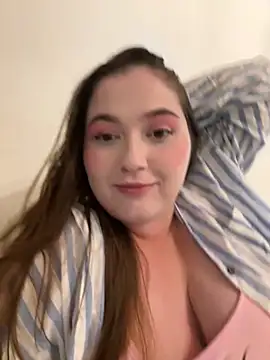 Snapshot of Kamilla_Loop chatting on 10-06-25, 09:23 Kamilla Loop online show from 10-06-25, 09:23