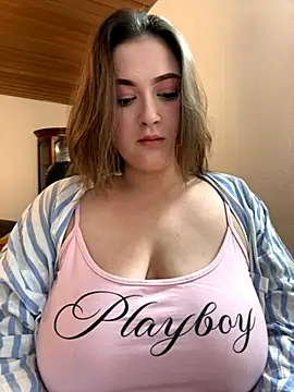 Snapshot of Kamilla_Loop chatting on 11-26-25, 09:05 Kamilla Loop online show from 11-26-25, 09:05