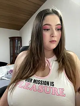 Snapshot of Kamilla_Loop chatting on 02-17-26, 12:40 Kamilla Loop online show from 02-17-26, 12:40