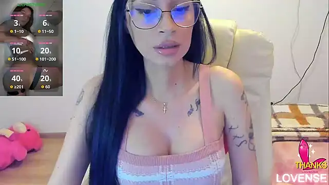 Snapshot of kissnicol32 chatting on 05-28-26, 04:26 kissnicol32 online show from 05-28-26, 04:26