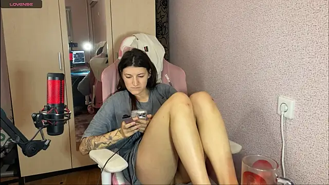 Katrin  kiss online show from 03-10-25, 04:35