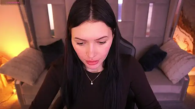 Snapshot of MilaSecrett chatting on 12-15-25, 02:43 MilaSecrett online show from 12-15-25, 02:43