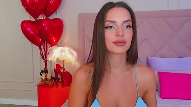 Snapshot of BellaHalles chatting on 02-19-25, 12:00 BellaHalles online show from 02-19-25, 12:00