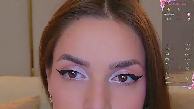 Snapshot of BellaHalles chatting on 11-04-25, 06:01 BellaHalles online show from 11-04-25, 06:01