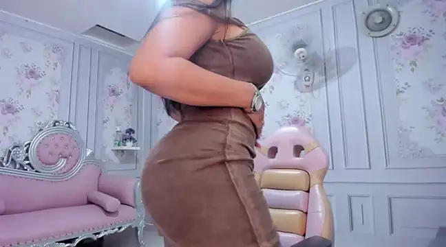 Snapshot of perla_milf4u chatting on 03-20-25, 09:13 perla milf4u online show from 03-20-25, 09:13