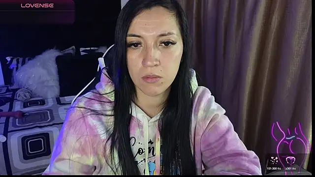 Snapshot of Majuu__ chatting on 03-04-26, 11:38 Majuu online show from 03-04-26, 11:38