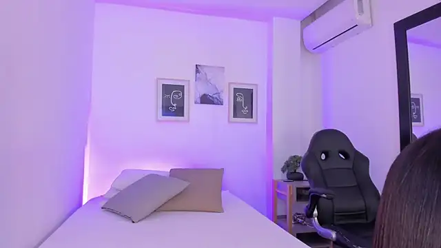 emelie 89 online show from 02-01-25, 11:43