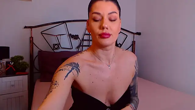 YvonneEverlee online show from 11-14-25, 08:51