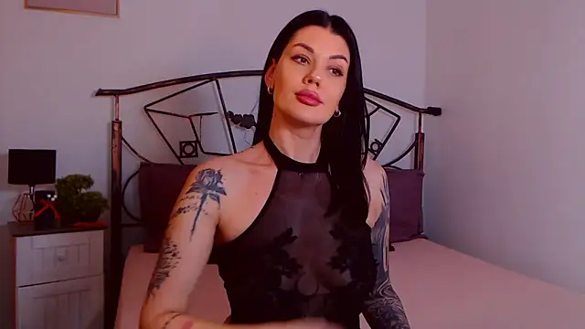 YvonneEverlee online show from 11-15-25, 09:11