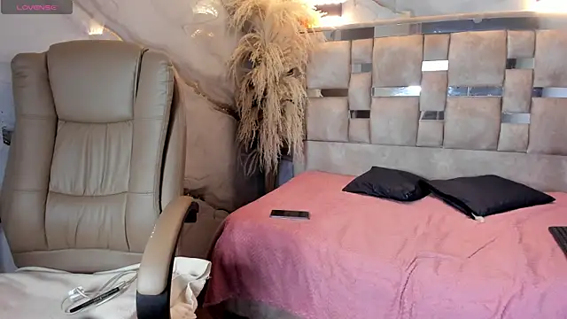 Danielaa a online show from 04-19-26, 12:22