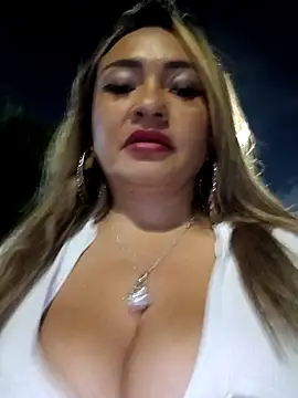 Snapshot of Afroditecash chatting on 01-19-25, 11:53 Afroditecash online show from 01-19-25, 11:53