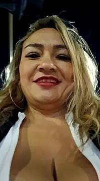 Snapshot of Afroditecash chatting on 02-04-25, 11:59 Afroditecash online show from 02-04-25, 11:59