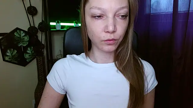 EmillyPlay online show from 04-09-26, 05:29